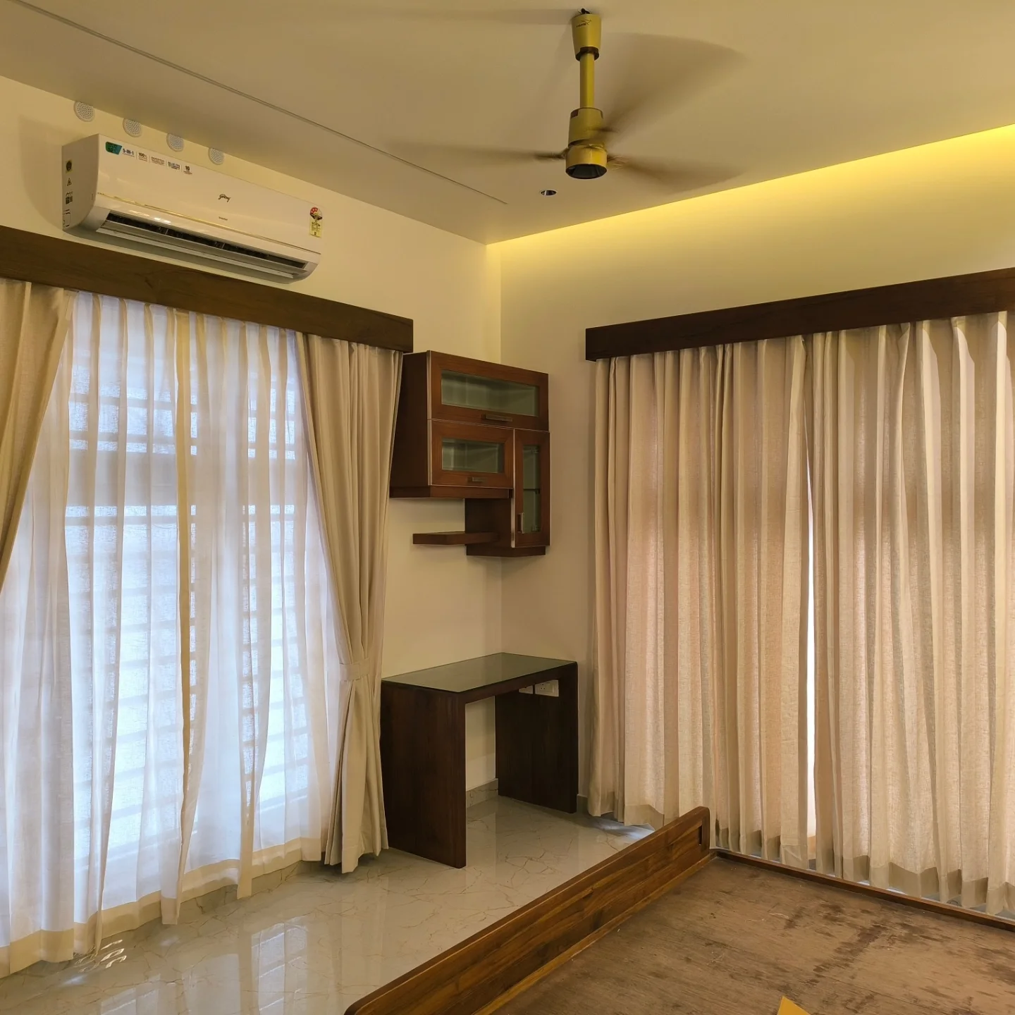 Elevate your interiors with plain curtains that showcase understated elegance and everyday practicality. Their…
