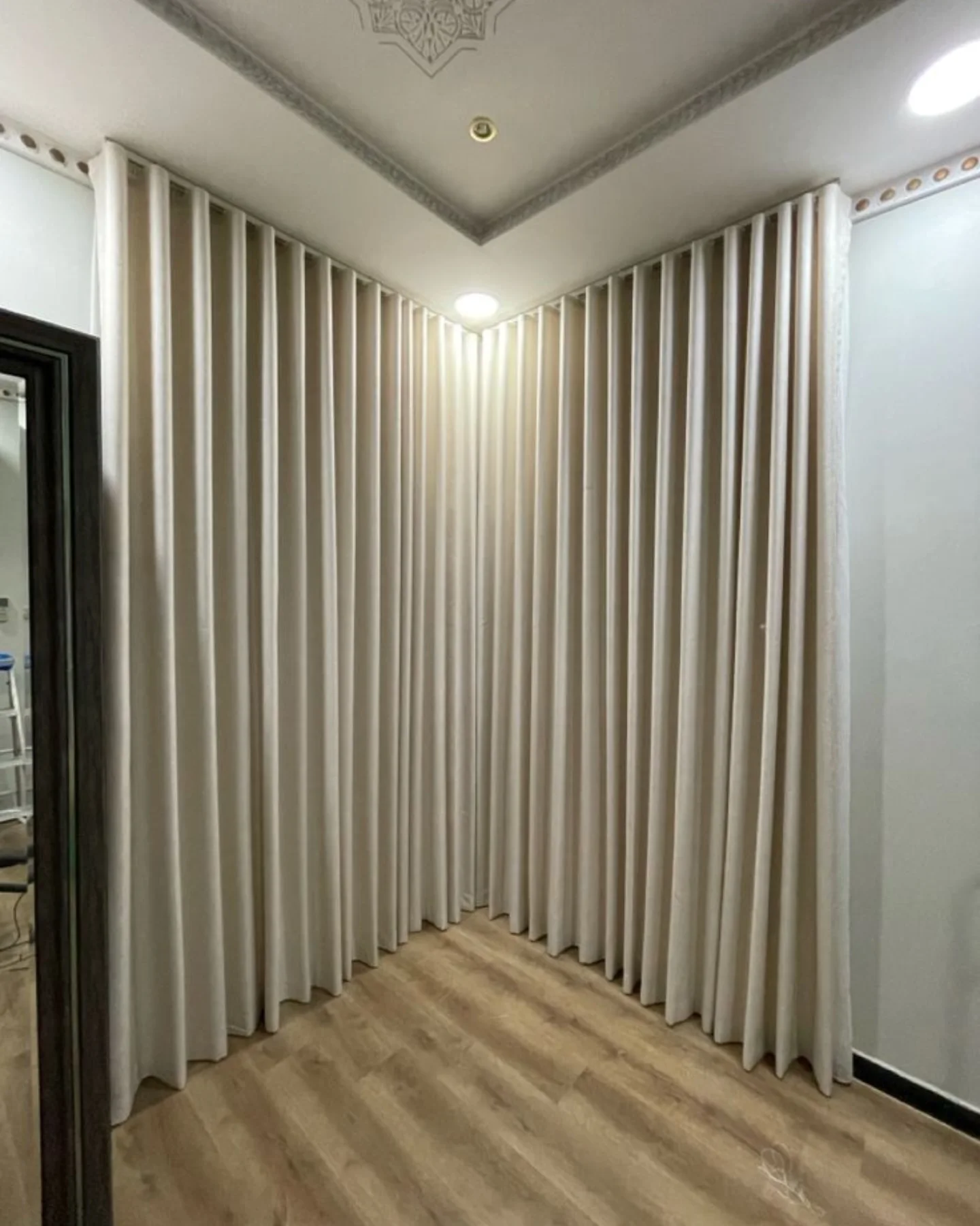 Transform your space with plain curtains that offer a perfect blend of elegance, simplicity, and everyday…