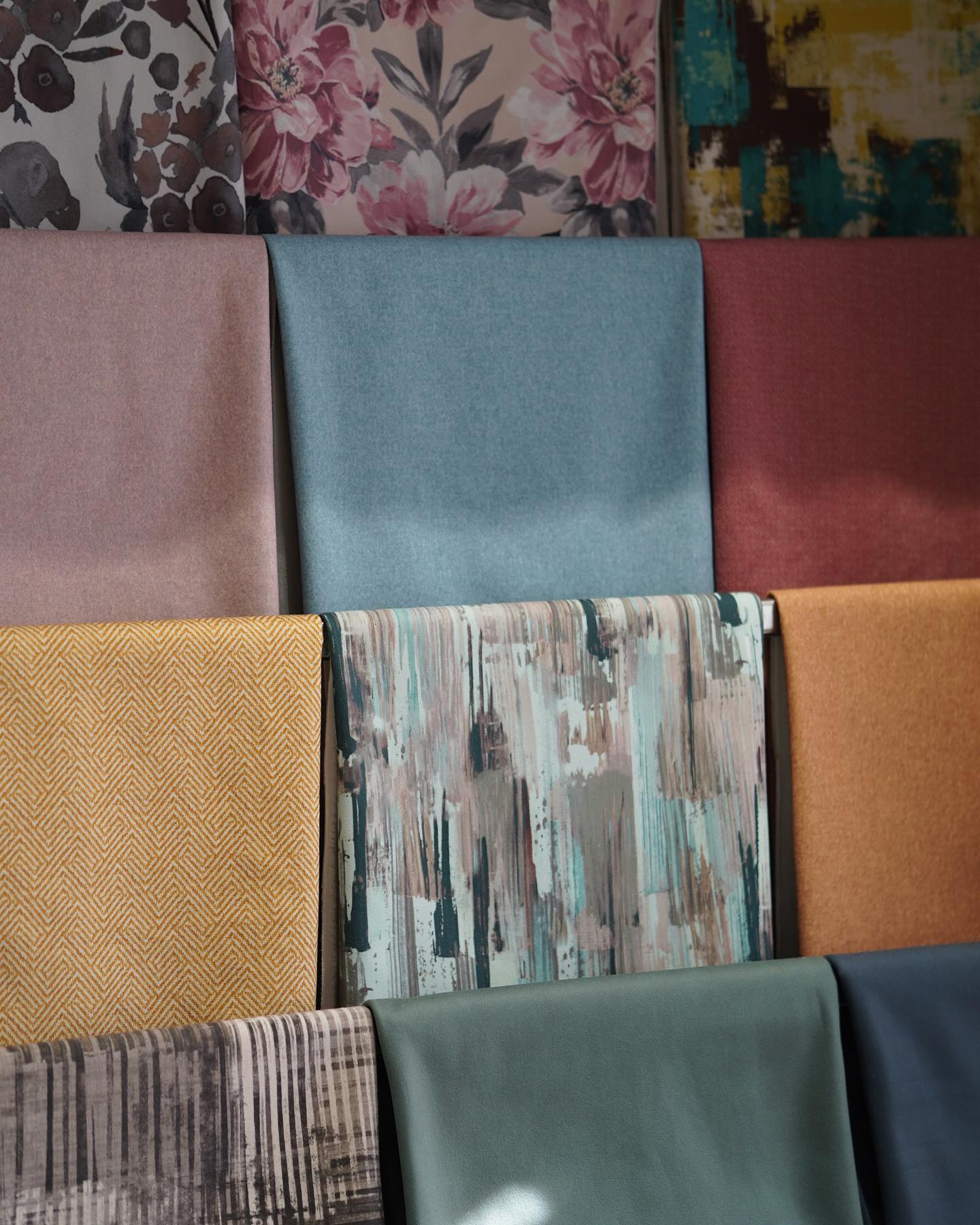 Massive range of upholstery at decornest by aggarwal furniture. We deal in many brands.